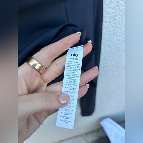 Alo Airlift Winter Warm Ski Time Long Sleeve Black New with Tags! - Picture 9 of 12